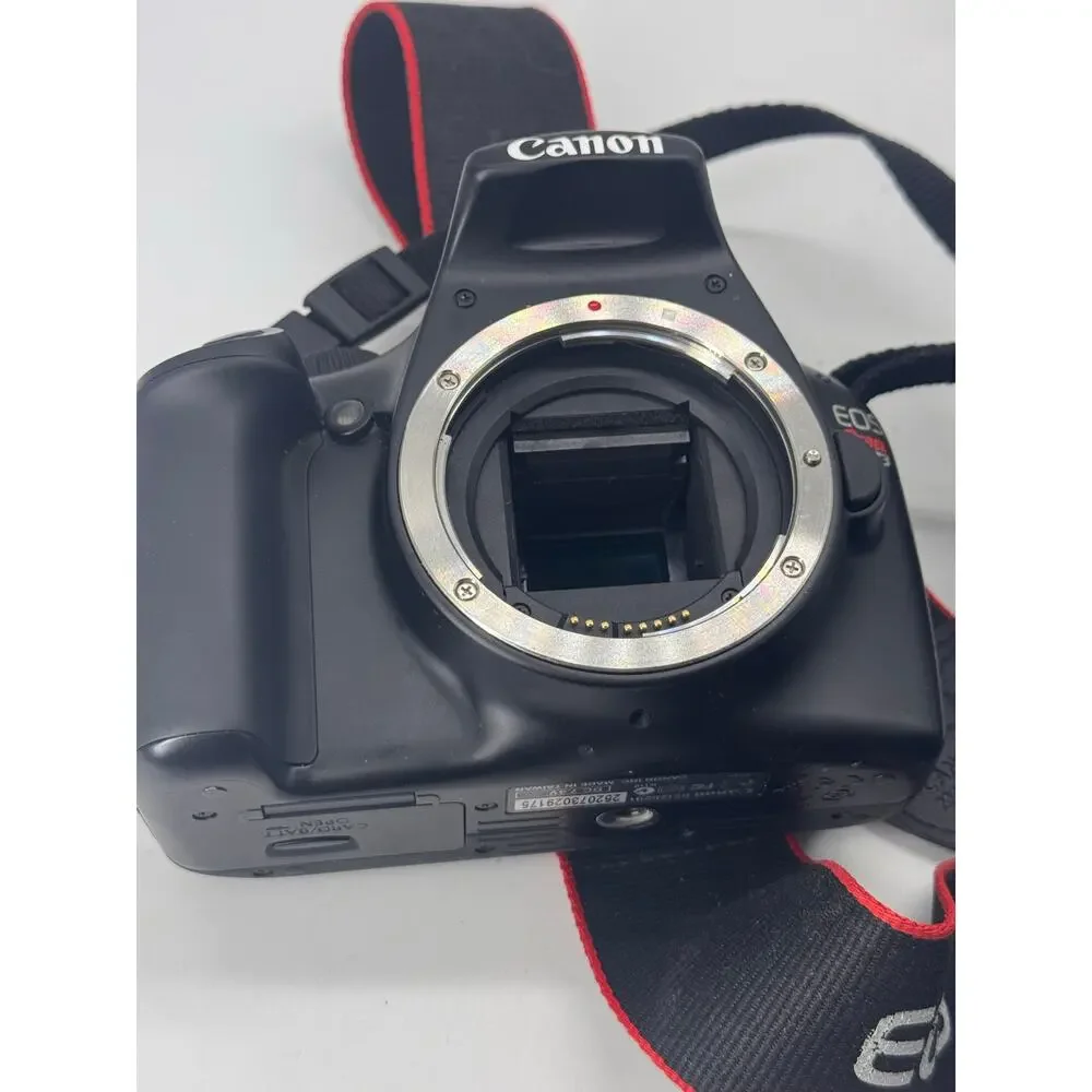 Canon EOS Rebel T3 DS126291 digital camera with new battery & charger